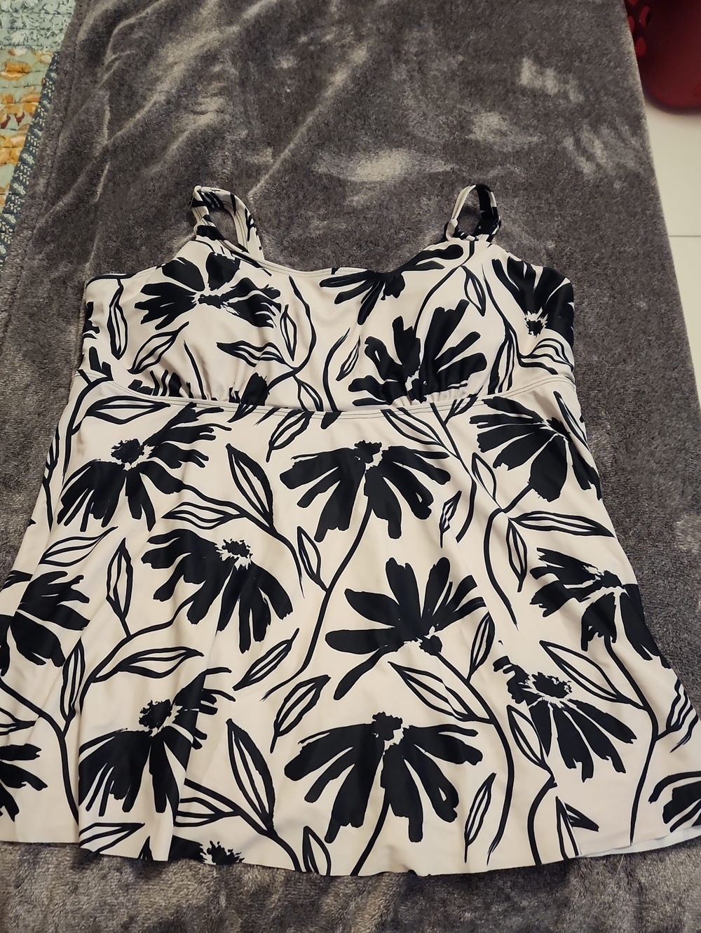 SHEIN Black and White Floral Tankiki Swim Top - Picture 1 of 3